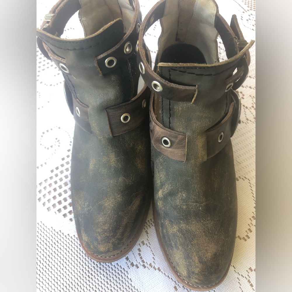 FREEBIRD l Carsen Distressed Brown/Black  Leather Ankle Bootie Sz 9 Boho Buckle - Picture 4 of 14